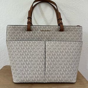 Michael Kors Bedford Leather  Medium Tote Bag... Excellent Condition